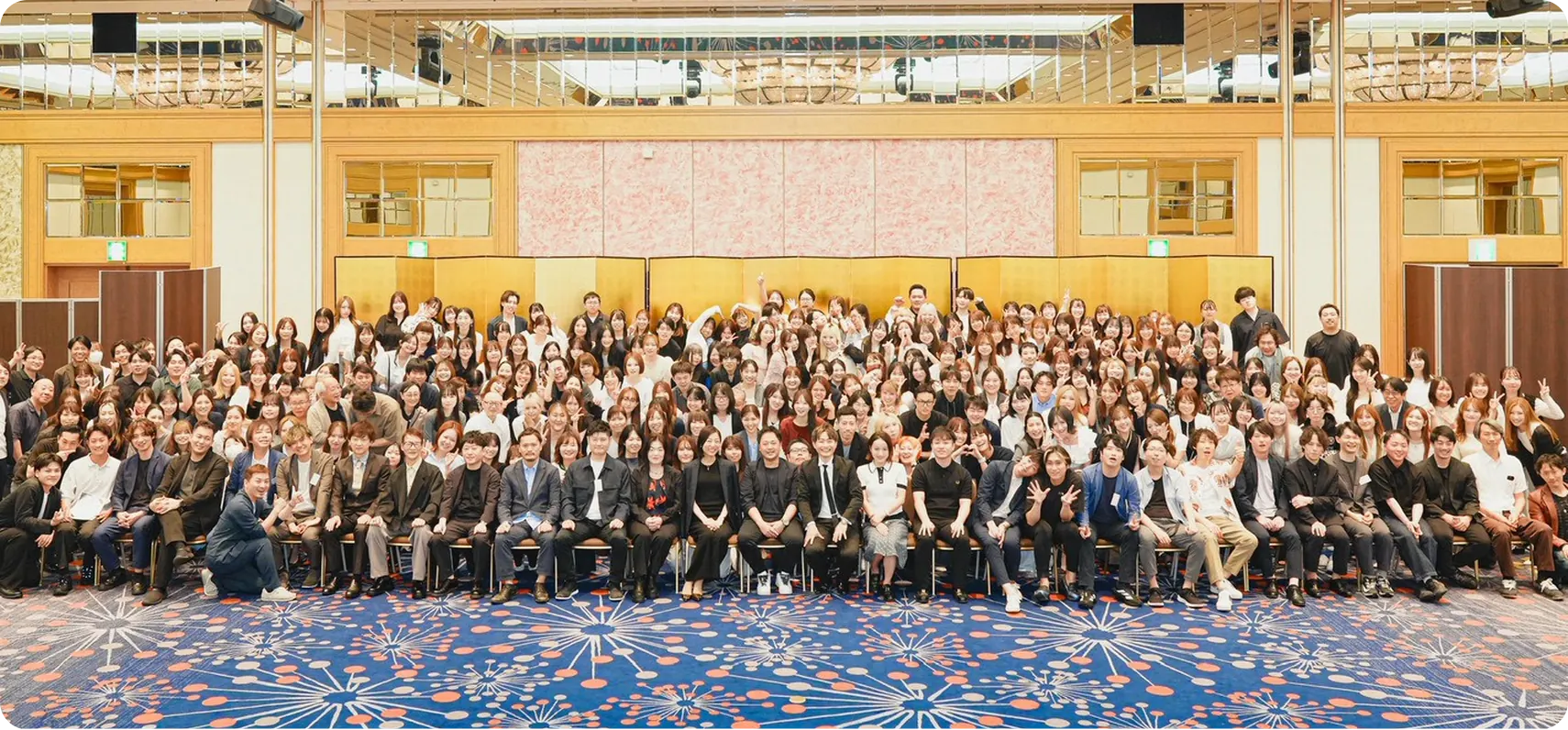 医療法人社団新心会グループの総会の集合写真